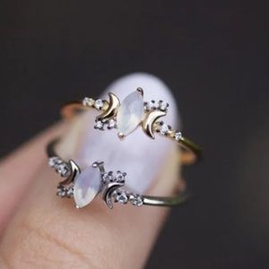 Vintage Silver White Opal Moonstone Moon Ring